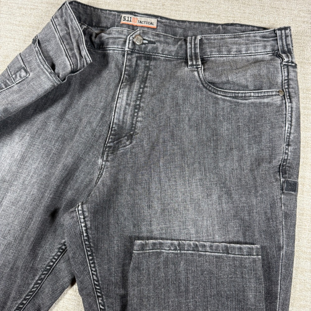 5.11 Tactical Defender-Flex Jeans Mens 40/32 Gray Straight Fit 74465-150